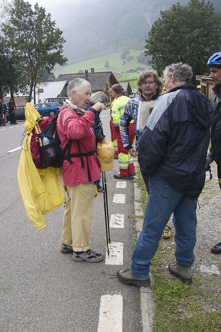 Die Infos hat sie vom Enkel, sie ist alleine unterwegs, zu Fuss über den Susten. Hellbegeistert ist sie vom FreiPass, sie wird beim nächsten Mal wieder dabeisein und es all ihren Freundinnen weitererzählen.
Heute übernachtet sie spontan im Tipi in Gadmen.